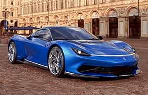 La Pininfarina Battista fait son show à Turin