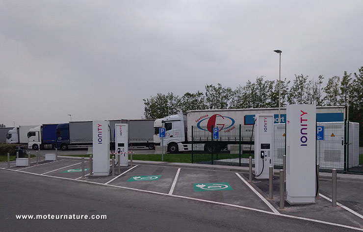 Station Ionity de bornes de recharge rapides