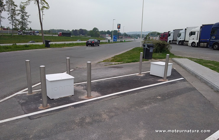 Station Ionity de bornes de recharge rapides