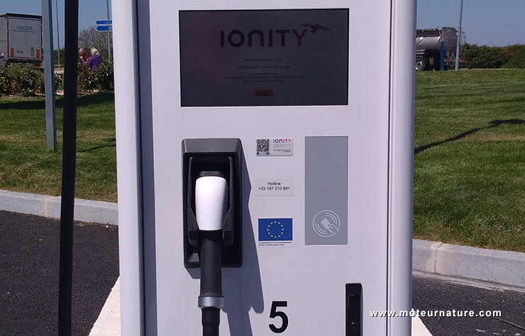 Station Ionity de bornes de recharge rapides