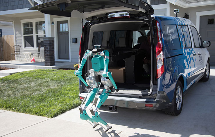 Robot d'Agility Robotics dans une fourgonette de livraison Ford