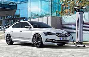 La Skoda Superb iV hybride rechargeable arrive enfin