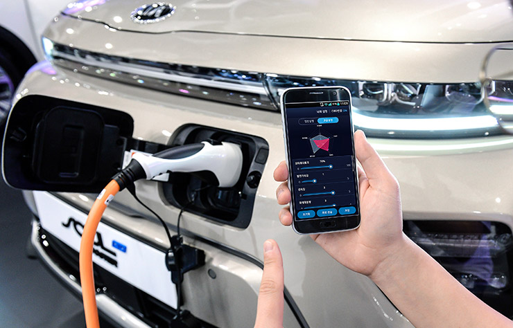Contrôle et réglage d'une voiture électrique par smartphone