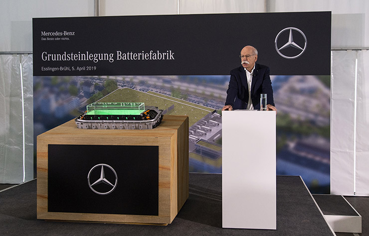 Dieter Zetsche annonce la construction d'une usine de batteries