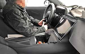 Mercedes cède à la mode des écrans tactiles géants