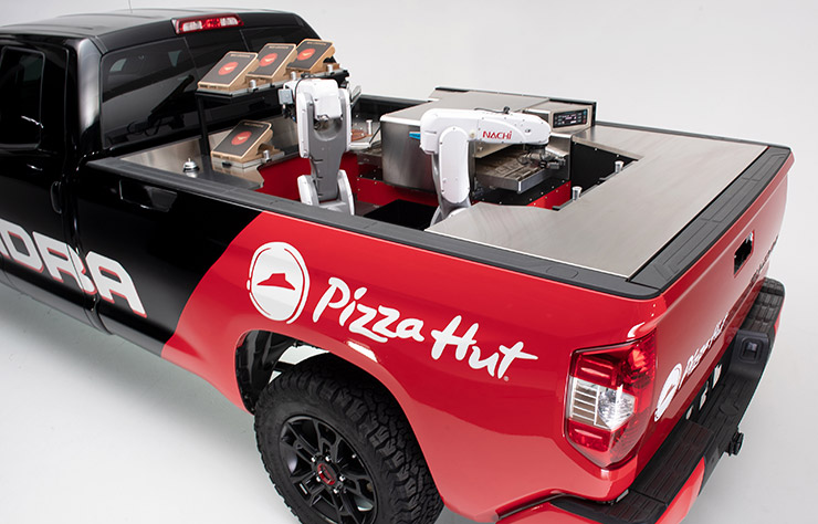 Pick-up Toyota Tundra à hydrogène faisant des pizzas