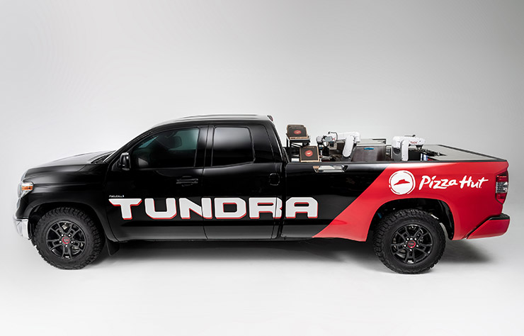 Pick-up Toyota Tundra à hydrogène faisant des pizzas