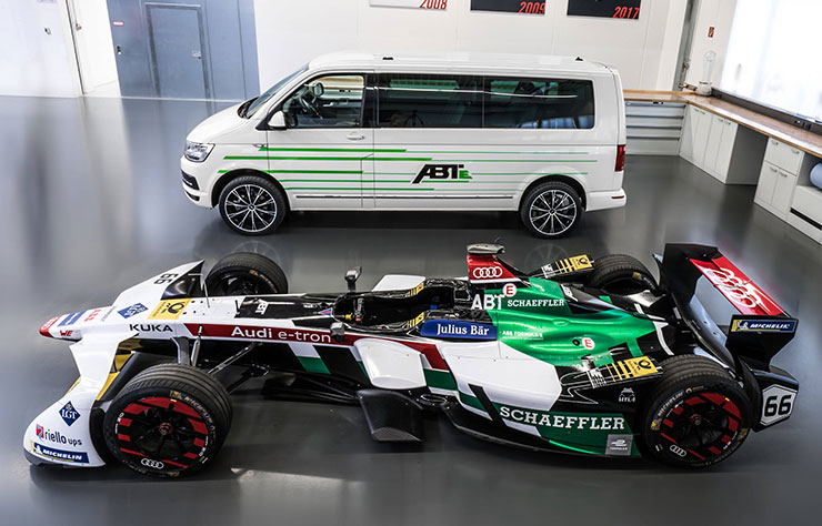 Volkswagen Transporter électrifié par ABT et voiture de course Formula E