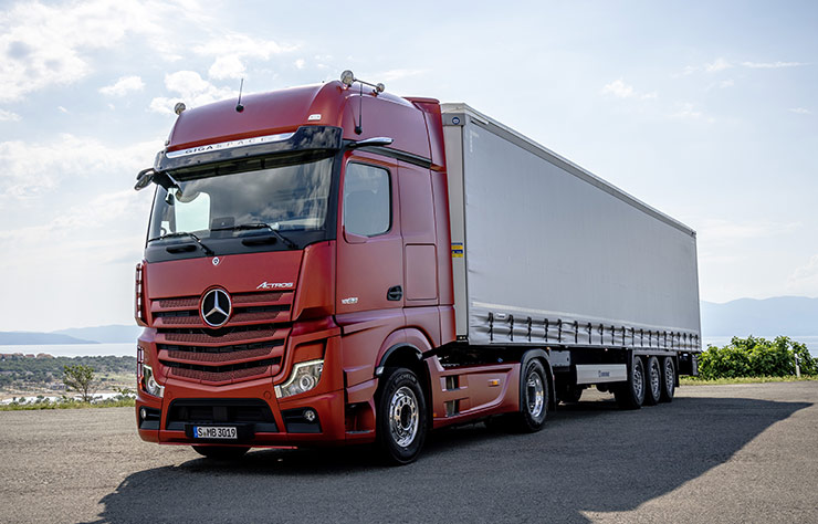Mercedes Actros avec rétroviseur MirrorCam