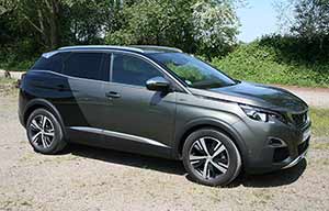 Marché auto : la Peugeot 3008 se vend mieux que la 208