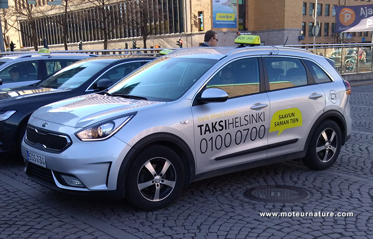 Kia Niro hybride taxi à Helsinki