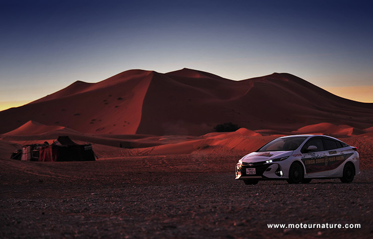 Prius rechargeable au Sahara