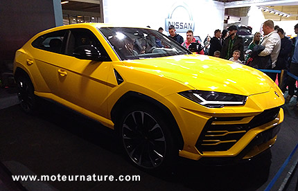 Lamborghini Urus au salon de l'auto de Riga