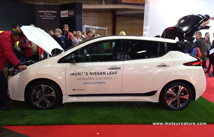 Nissan Leaf au salon de l'auto de Riga