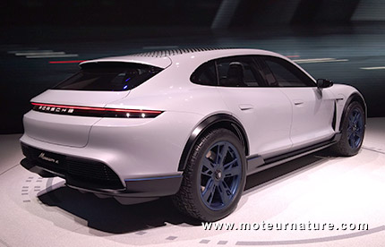 Porsche Mission E Cross Turismo