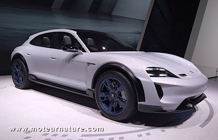 Porsche Mission E Cross Turismo