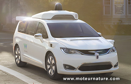 Minivan Chrysler pour Waymo