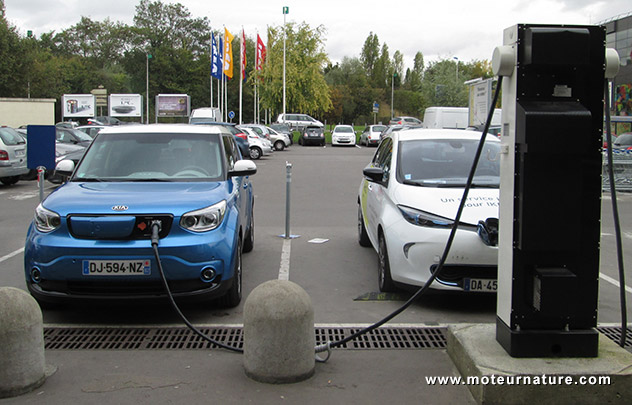 Kia Soul EV en charge au magasin IKEA de Villiers sur Marne