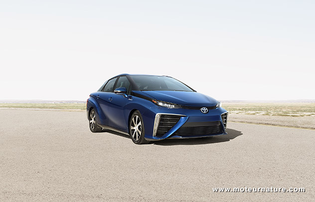 Toyota Mirai à pile à combustible alimentée par de l'hydrogène