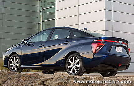 Toyota Mirai à pile à combustible alimentée par de l'hydrogène