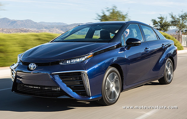 Toyota Mirai à pile à combustible alimentée par de l'hydrogène