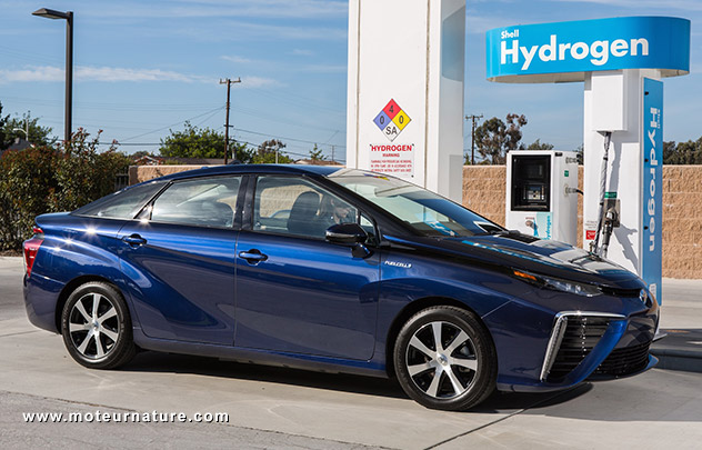 Toyota Mirai à pile à combustible alimentée par de l'hydrogène