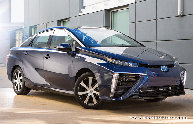 Toyota Mirai à pile à combustible alimentée par de l'hydrogène