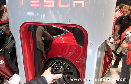 Borne Tesla avec prise Type 2