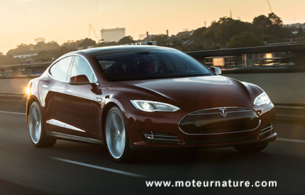 BMW parle à Tesla Motors