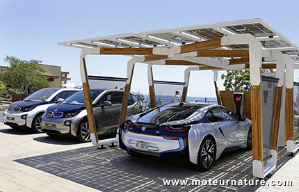 BMW invente le parking solaire chic
