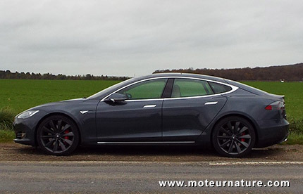 Tesla Model S P90D