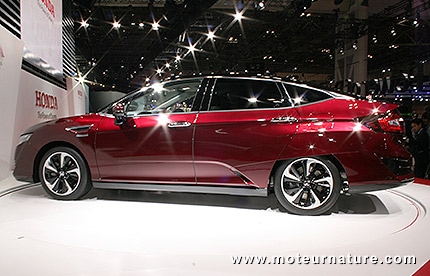 Honda FCX Clarity avec pile à combustible à hydrogène