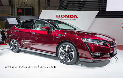 Honda FCX Clarity avec pile à combustible à hydrogène