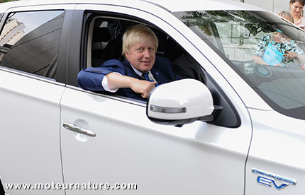 Le maire de Londres est fan du Mitsubishi Outlander PHEV