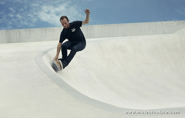 Un skateboard sans roues, l'hoverboard de Lexus