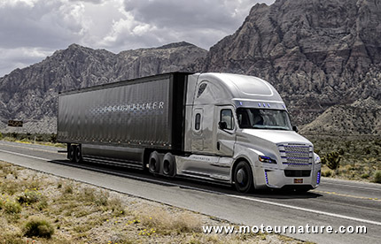 Mercedes propose un pilote automatique pour ses camions