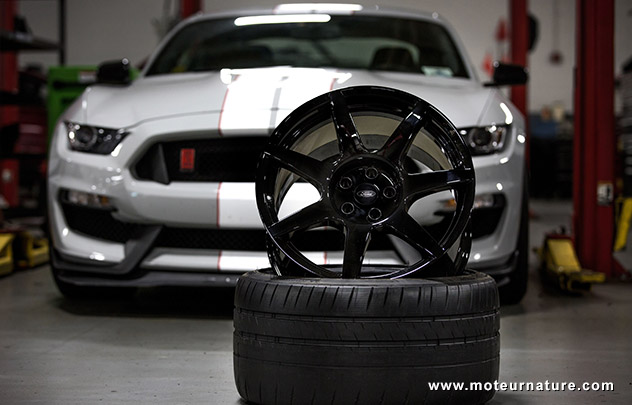 Jante en fibre de carbone de Mustang GT350R