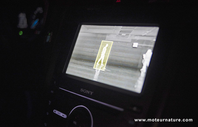 Vidéo infrarouge sur l'écran de bord