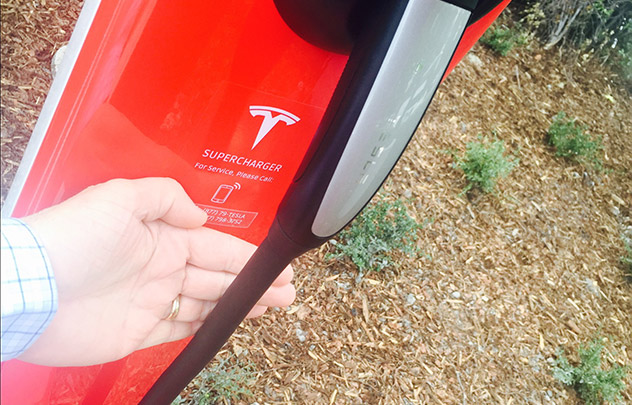 Supercharger Tesla avec refroidissement liquide