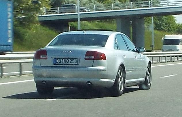 Escrocs sur l'autoroute blanche, près de Genève