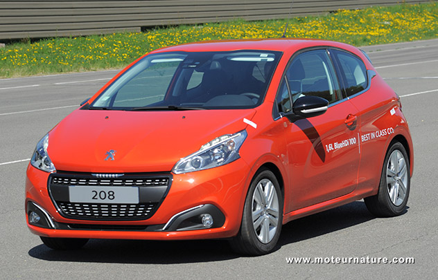 2 l/100 km : 2152 km avec un plein en Peugeot 208