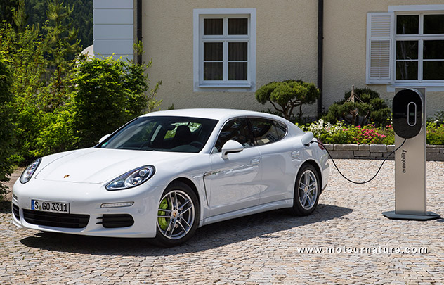 Les hybrides rechargeables séduisent les clients Porsche