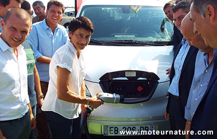 Borne de recharge rapide Ferrandi avec Nissan