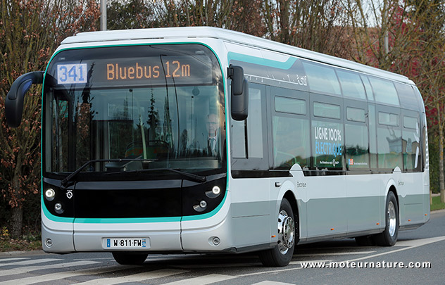 Bluebus électrique de la ligne 341 de la RATP à Paris