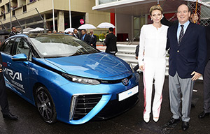 Le prince Albert II de Monaco roule à l'hydrogène