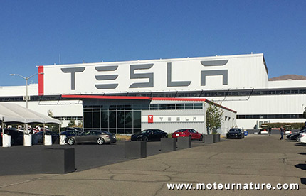 Travailleurs immigrés : Tesla reconnait une responsabilité morale