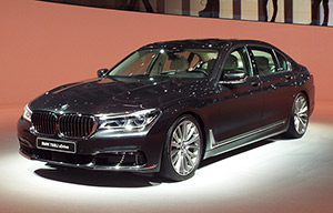 La BMW série 7 avec un 4 cylindres