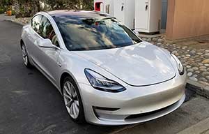 Premières photos de la Tesla Model 3