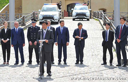 Mitsubishi Outlander hybride rechargeable pour la police de l'Ukraine