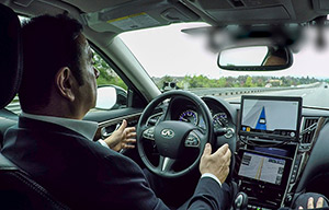 Carlos Ghosn conduit une voiture autonome